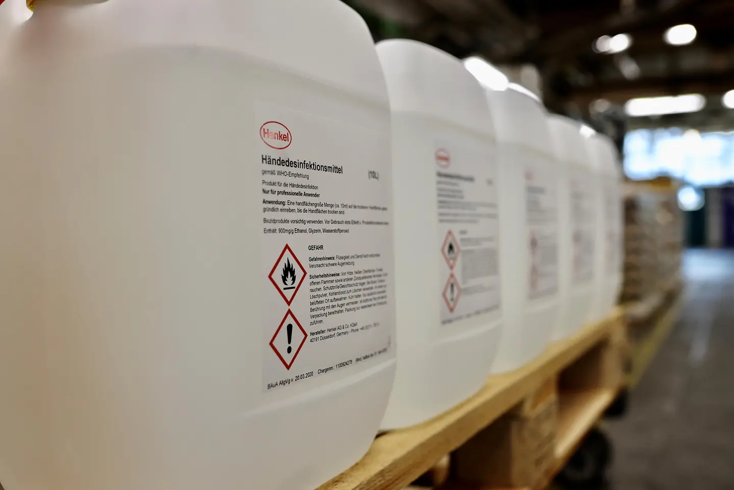 Henkel donates around 50,000 liters of disinfectant.